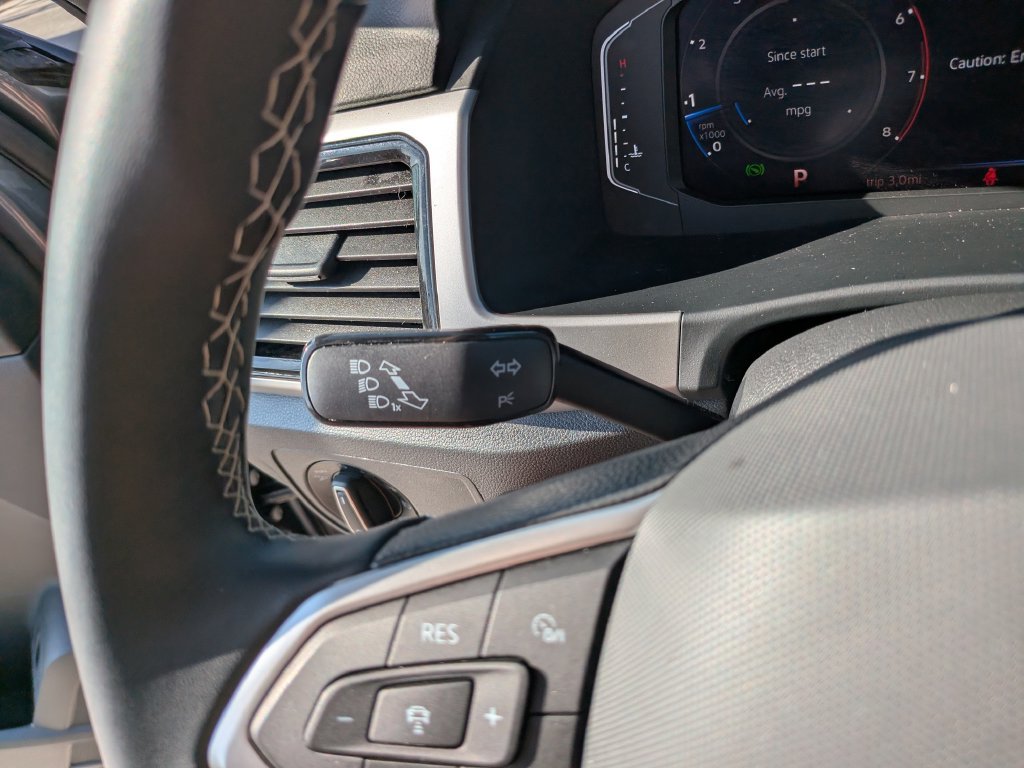 Certified 2023 Volkswagen Atlas Cross Sport SE FWD image 32