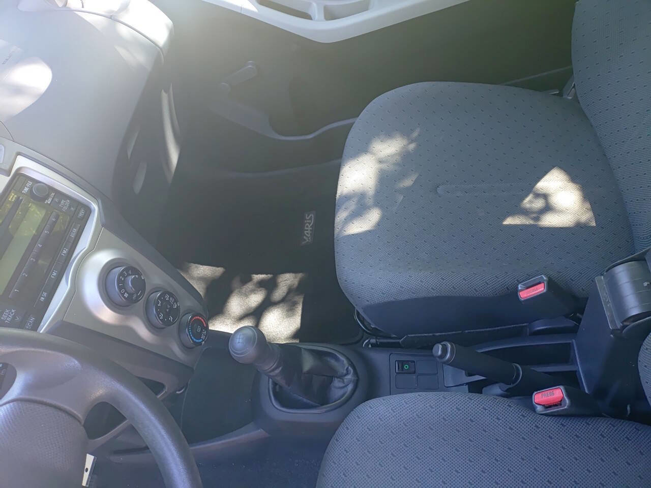 Used 2011 Toyota Yaris 2-Door Hatchback image 10