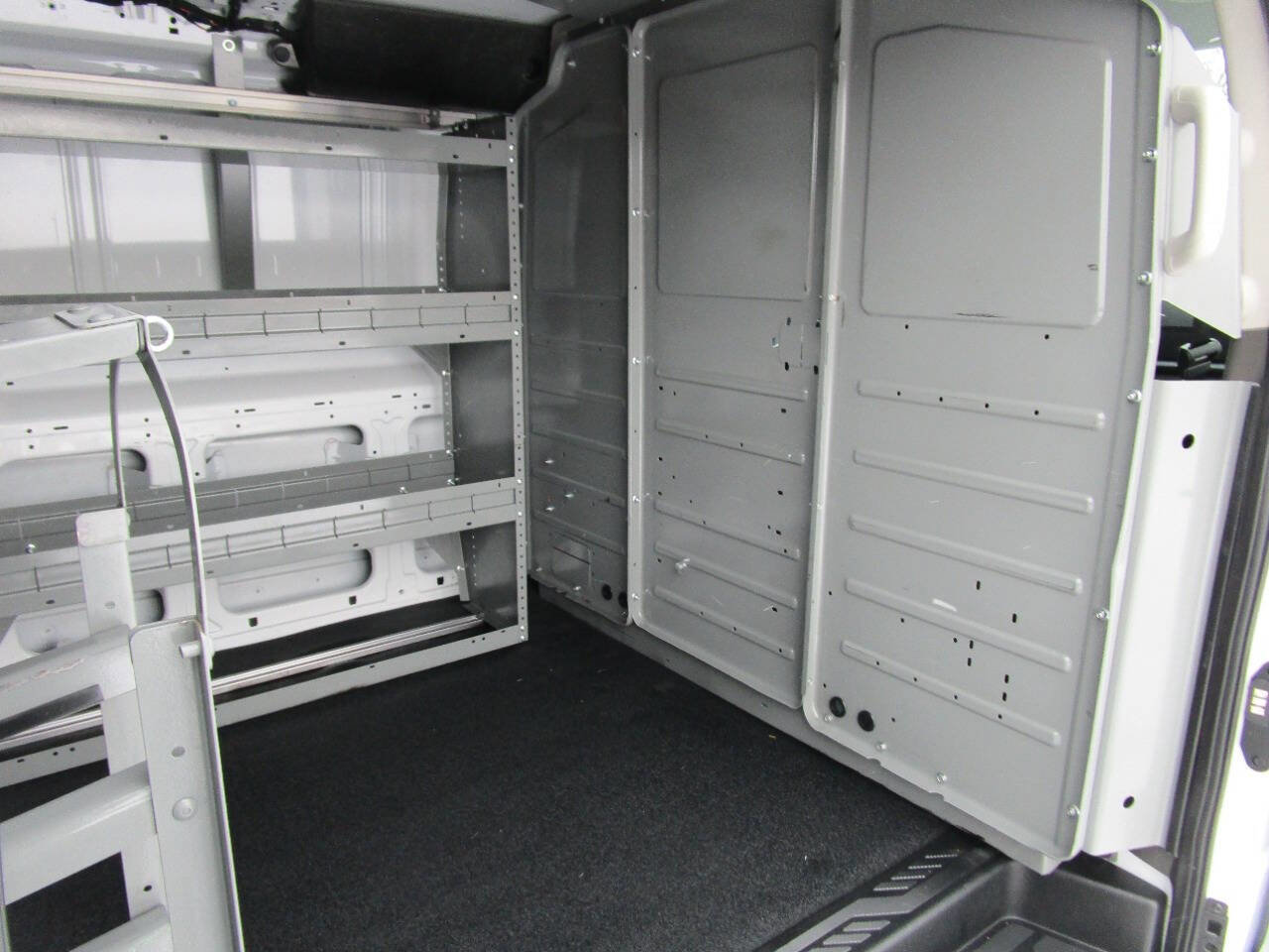 Used 2022 Ford Transit 250 Low Roof AWD image 14