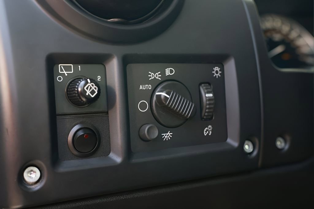 Used 2005 HUMMER H2 w/ Preferred Equipment Group image 24