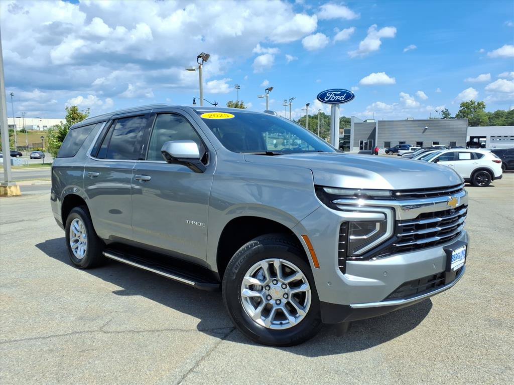 Used 2025 Chevrolet Tahoe LT AWD/4WD image 1