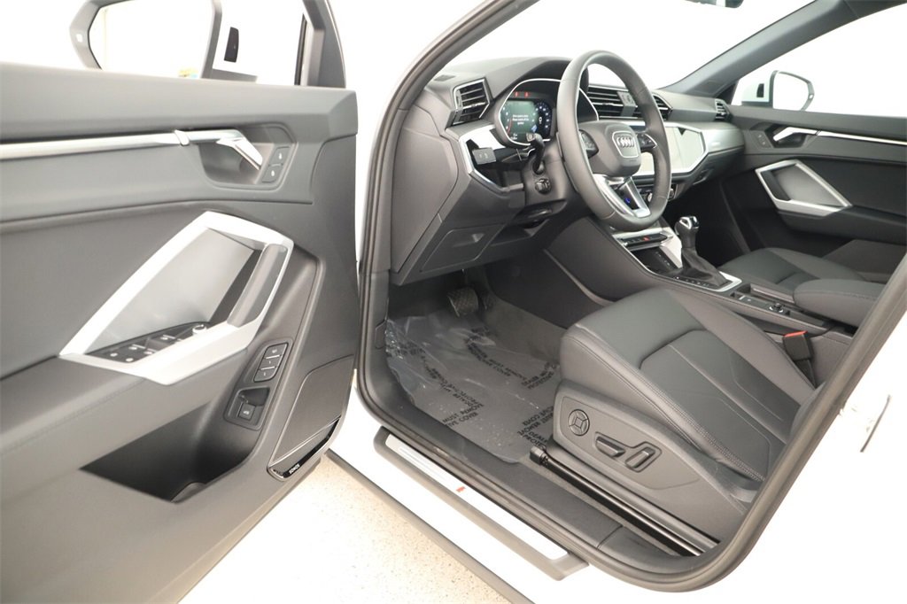 New 2025 Audi Q3 2.0T Premium image 14