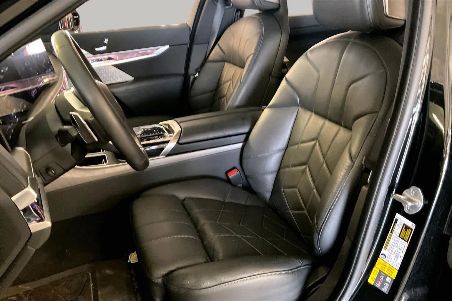 Used 2024 BMW i7 xDrive60 w/ Executive Package AWD/4WD image 7
