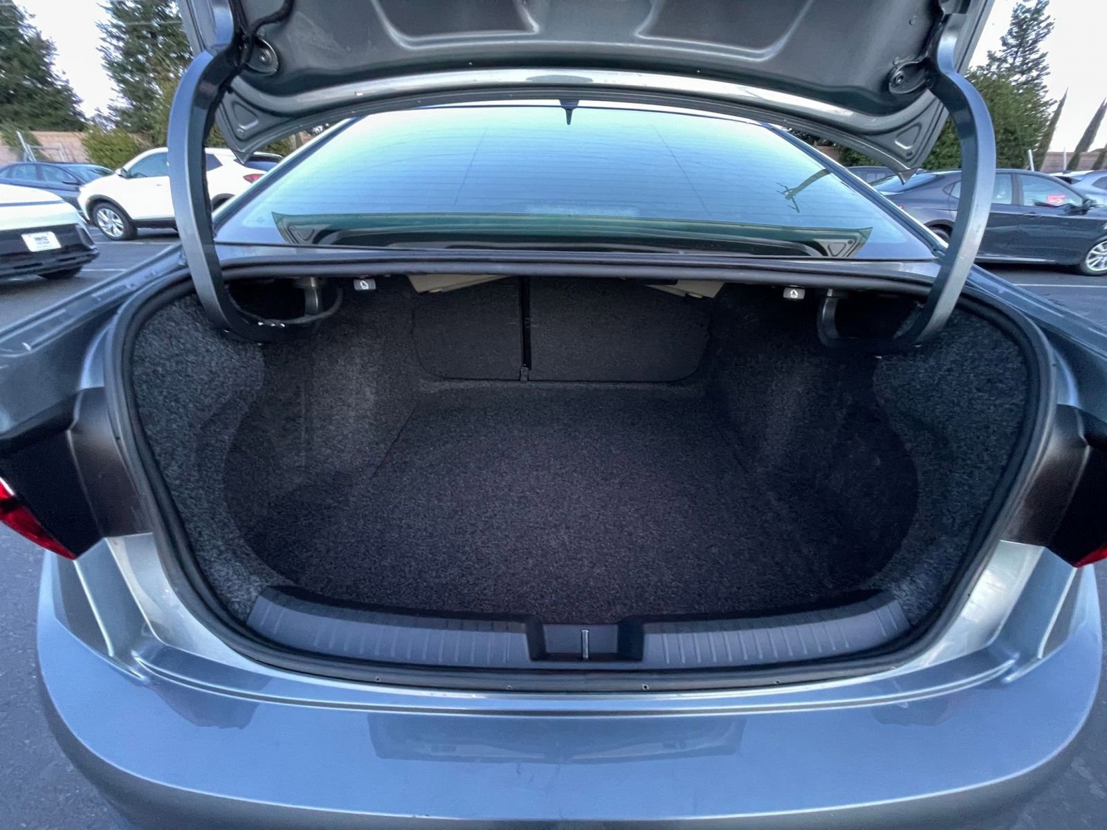 Used 2025 Volkswagen Jetta SE image 31