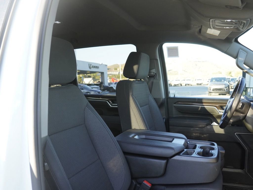 Used 2025 Chevrolet Silverado 2500 LT w/ Convenience Package image 21