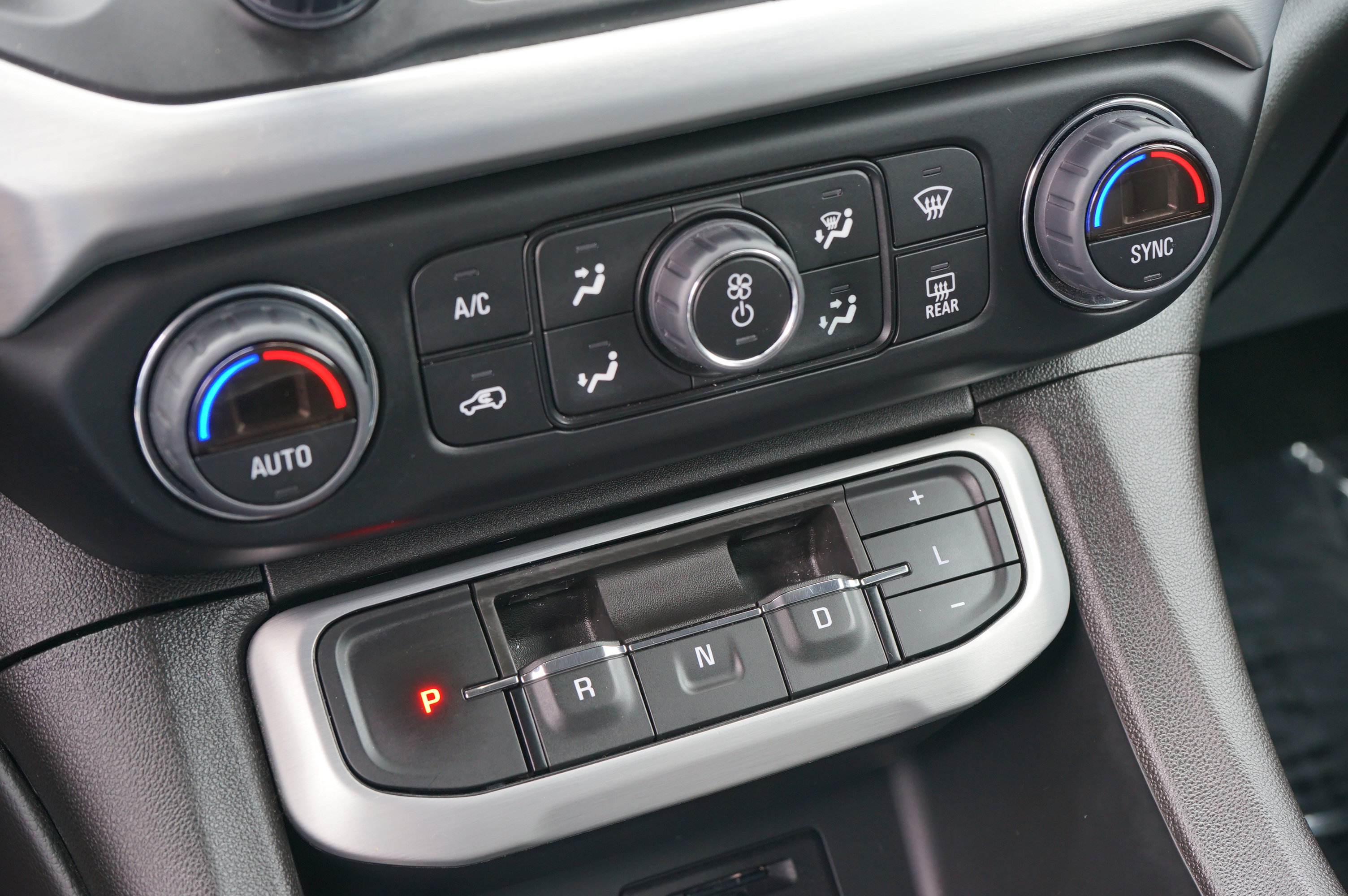 Used 2023 GMC Acadia SLT image 25