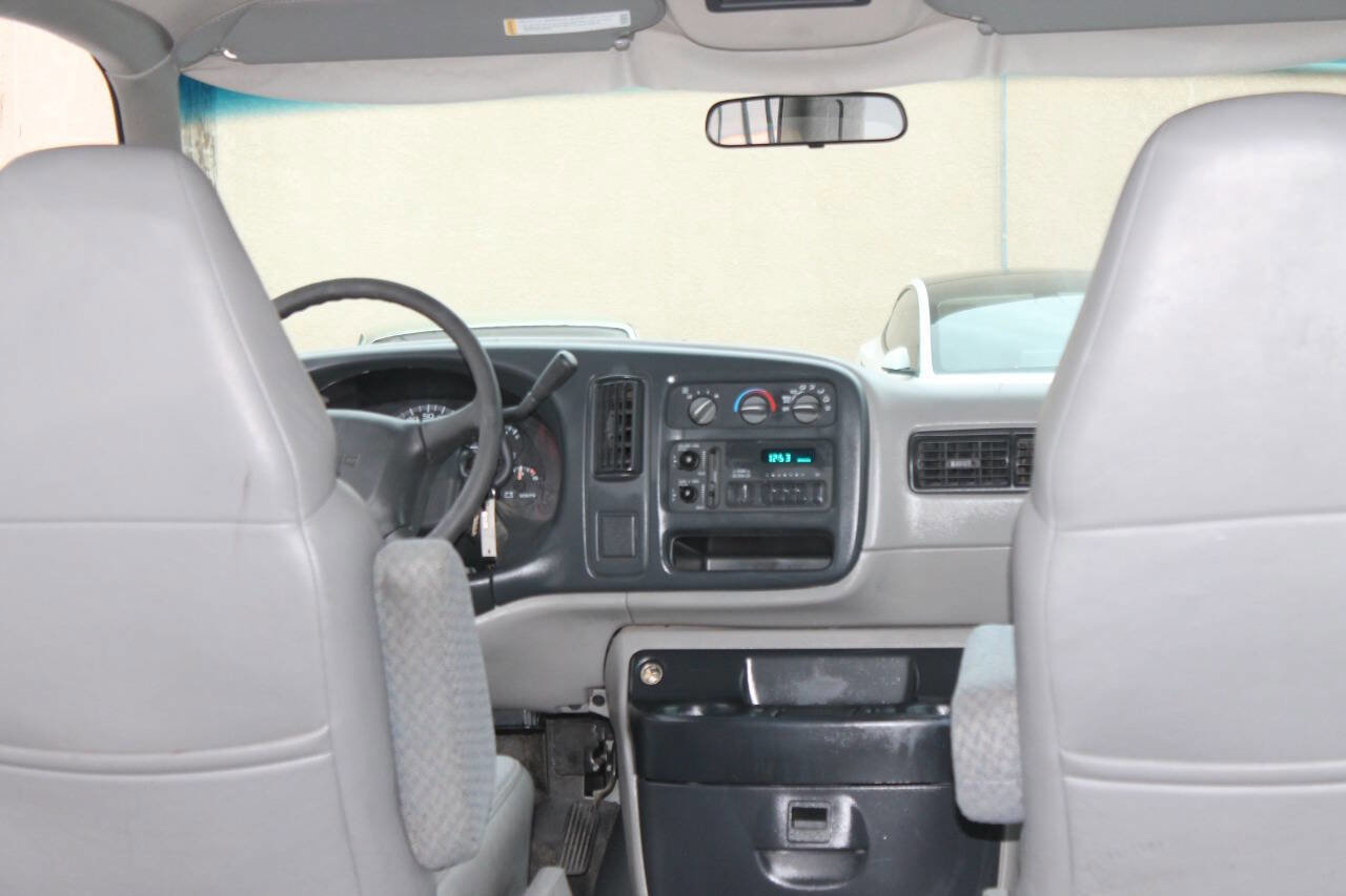 Used 1998 GMC Savana 2500 RWD image 19