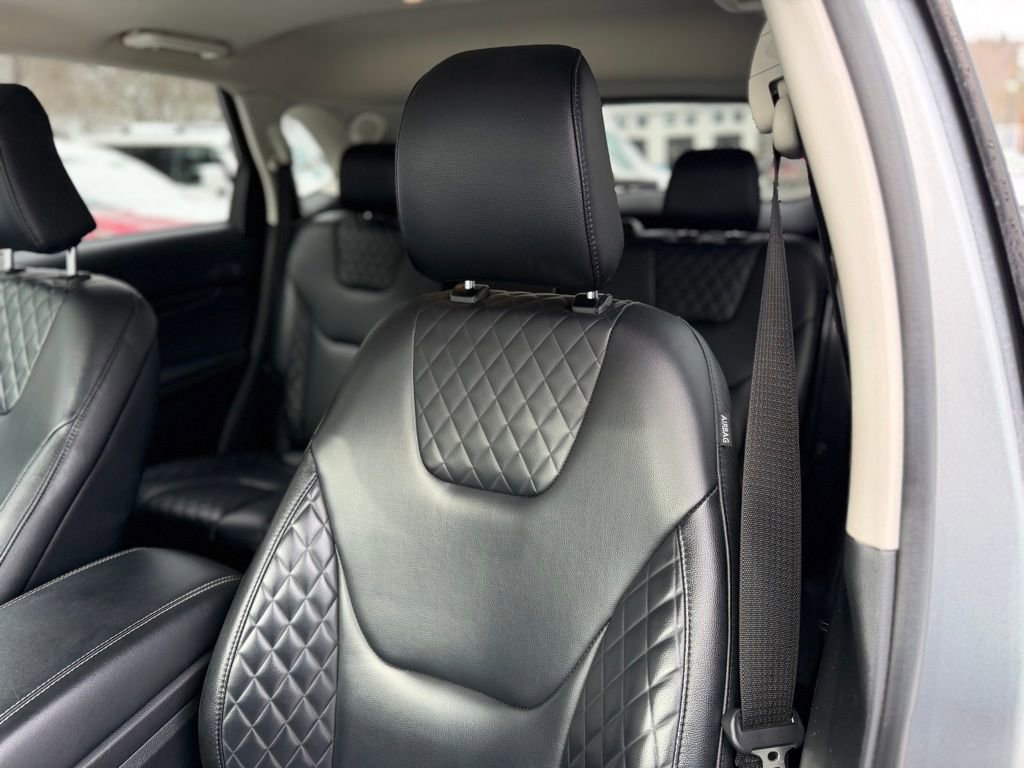 Used 2024 Ford Edge Titanium AWD/4WD image 6