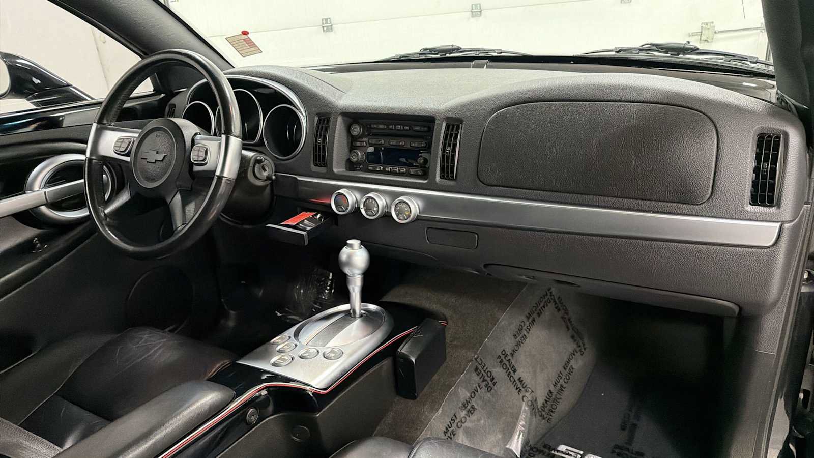 Used 2004 Chevrolet SSR w/ Preferred Equipment Group RWD image 24