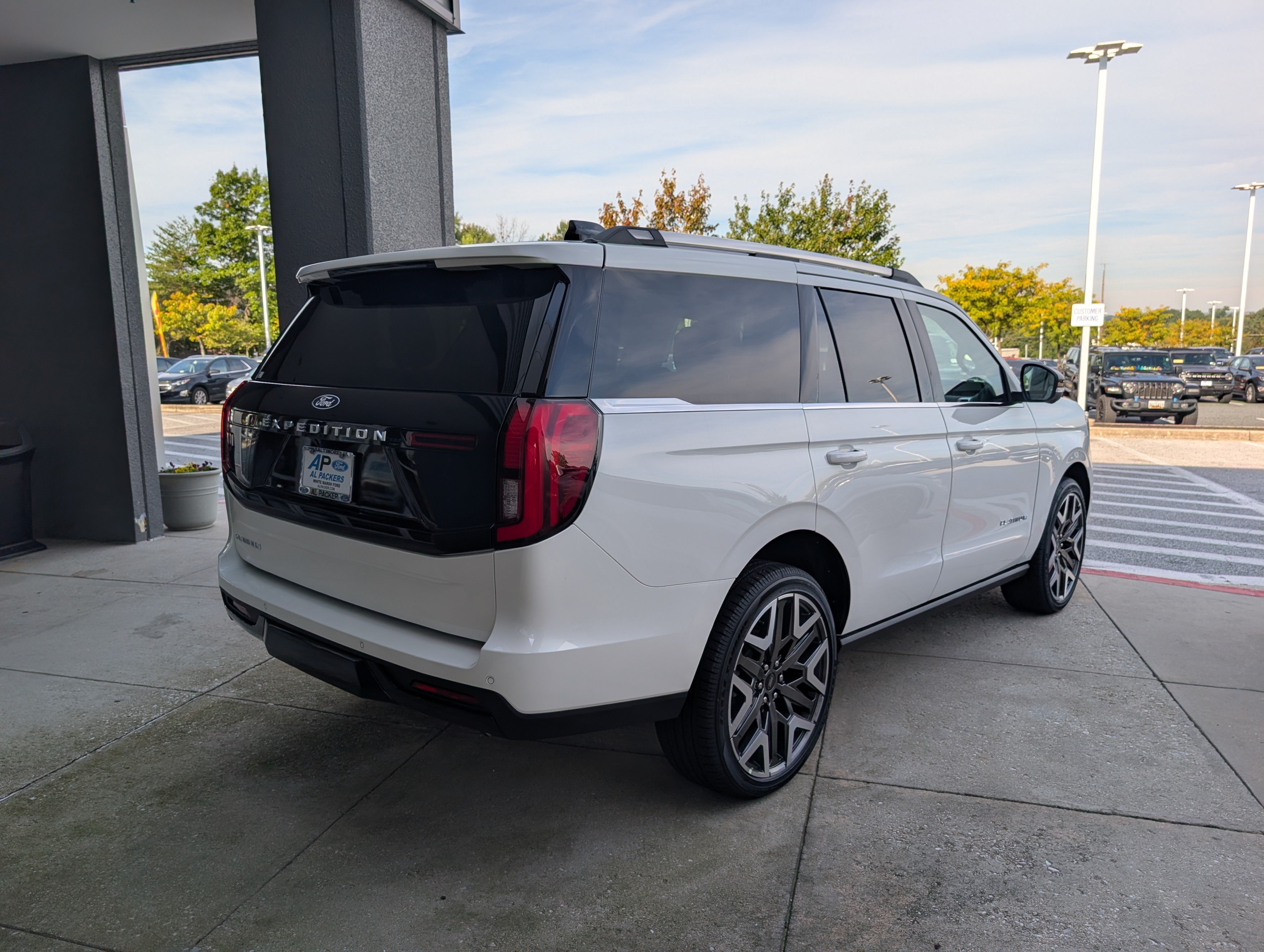 New 2027 Ford Expedition Platinum w/ Platinum Ultimate Package AWD/4WD image 2