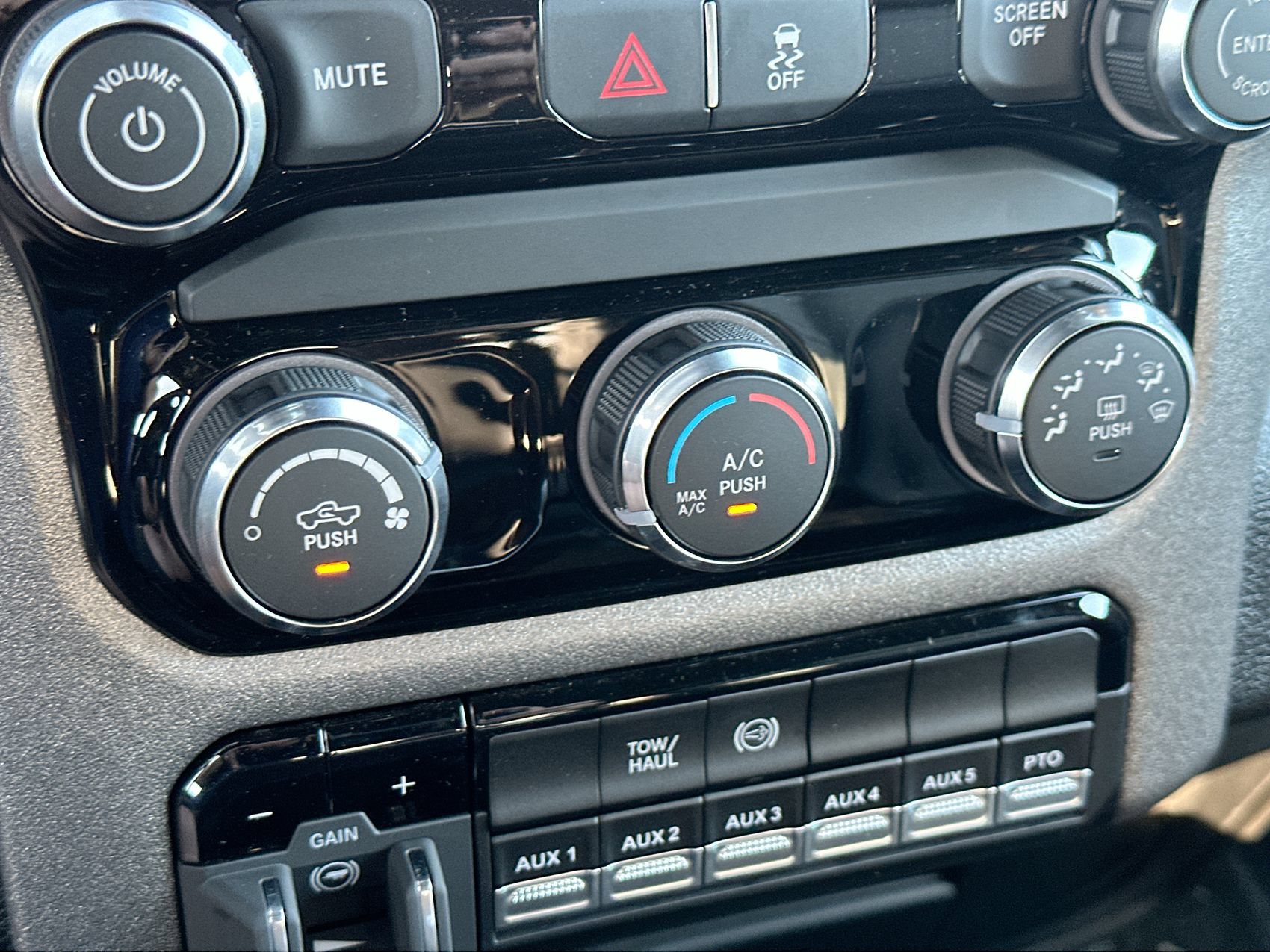 New 2025 RAM 5500 Tradesman AWD/4WD image 18