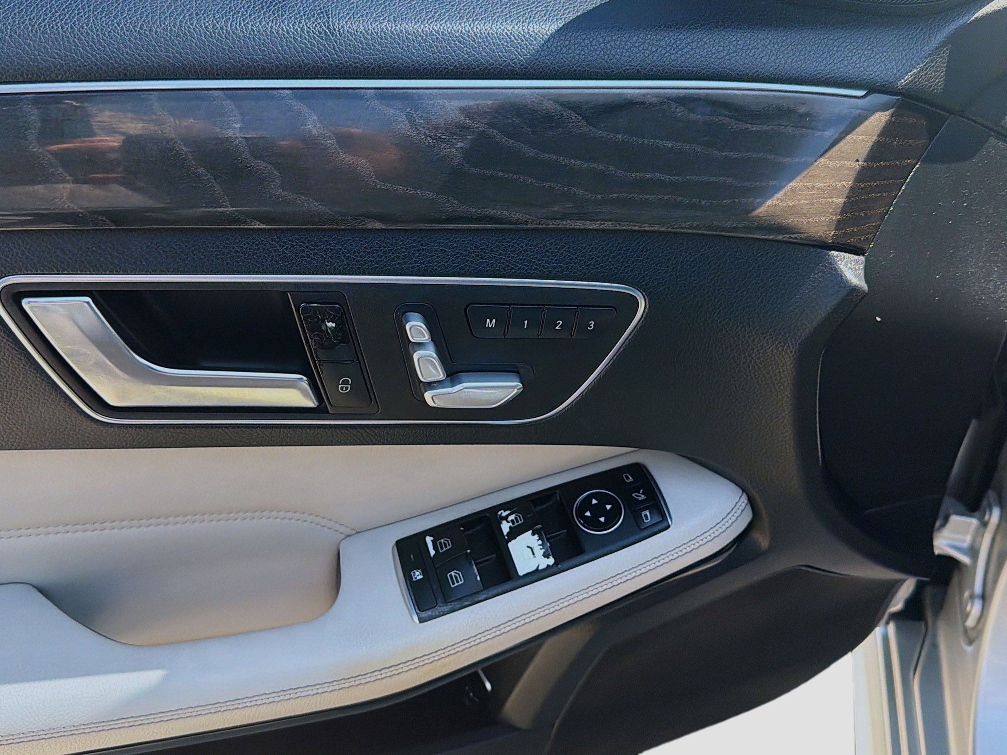 Used 2016 Mercedes-Benz E 350 Sedan w/ Premium Package image 15