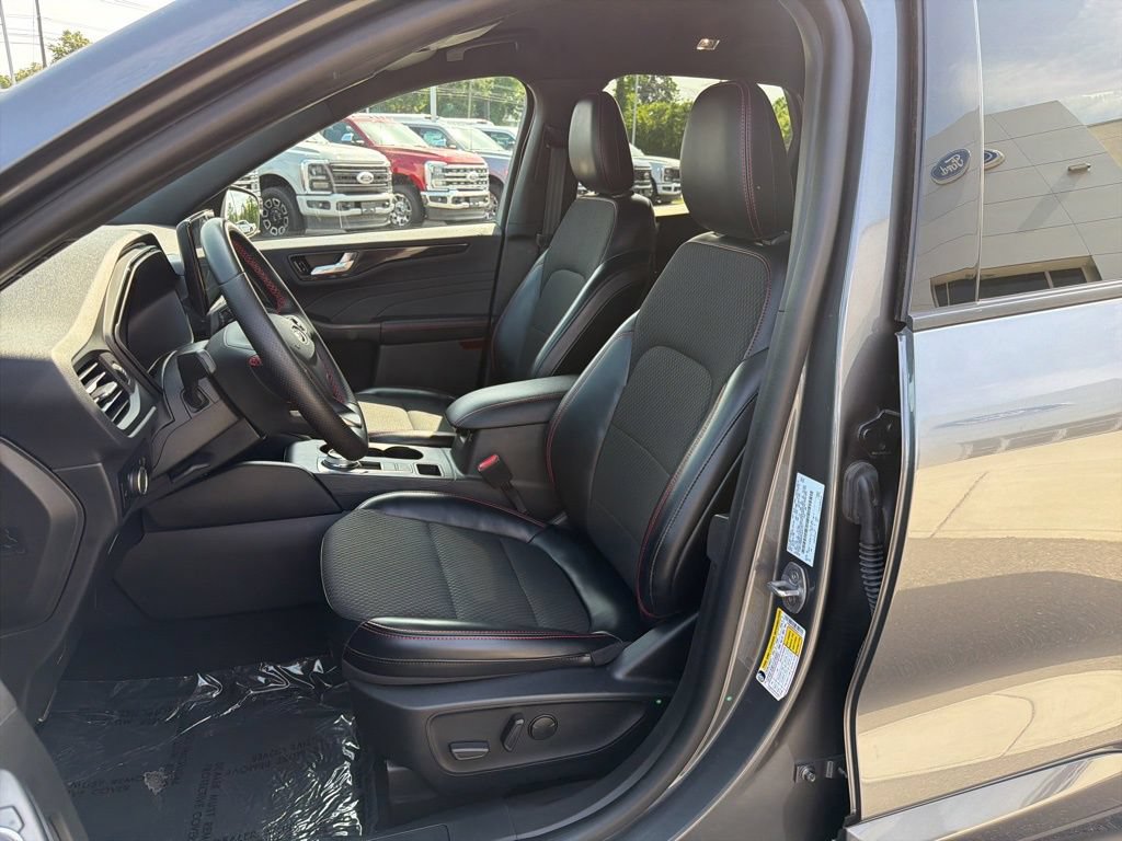 Certified 2024 Ford Escape ST-Line w/ Tech Pack #1 FWD image 11