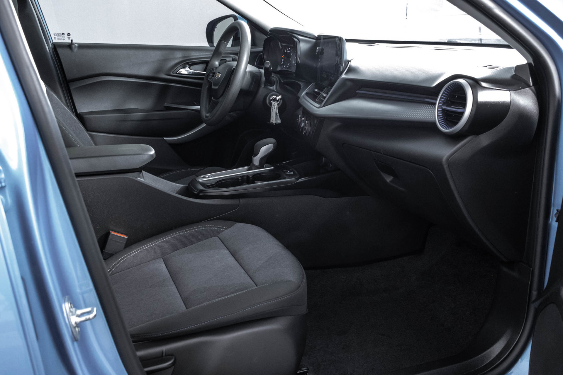 Used 2025 Chevrolet Trax LS w/ LS Convenience Package FWD image 40