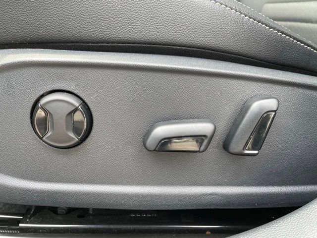 Used 2023 Volkswagen Jetta SE w/ Panoramic Sunroof Package FWD image 11