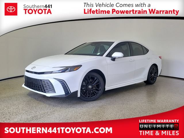 Used 2026 Toyota Camry SE FWD image 1