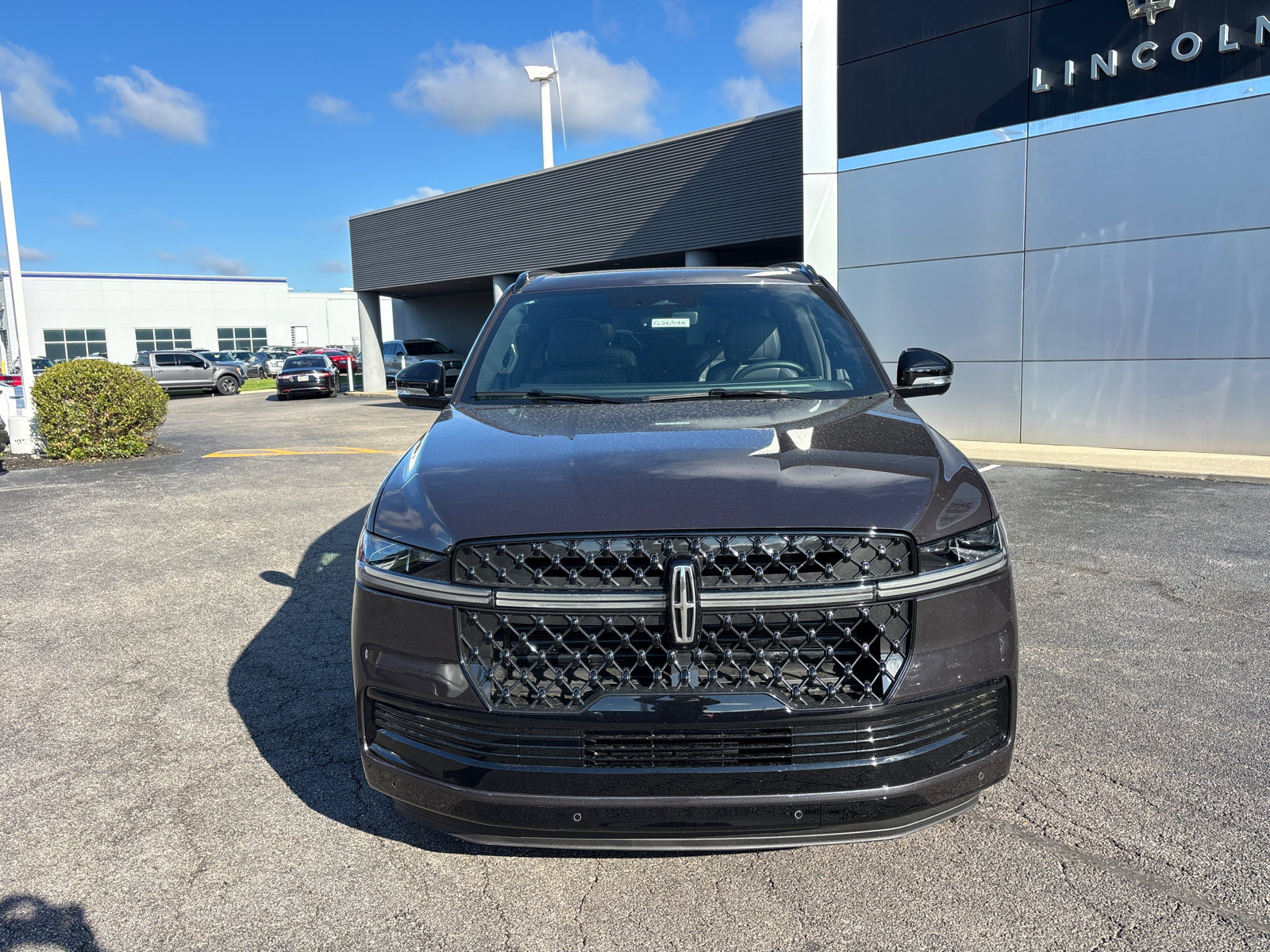 New 2026 Lincoln Navigator Reserve AWD/4WD image 2
