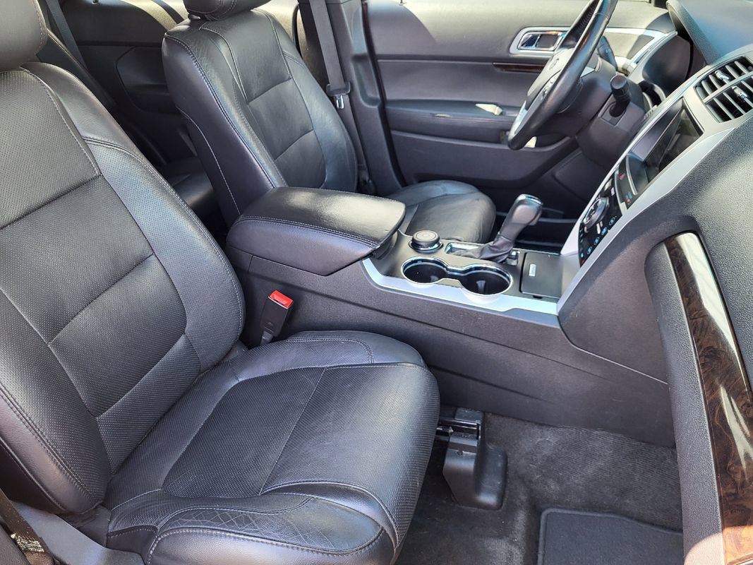 Used 2015 Ford Explorer Limited w/ Equipment Group 301A AWD/4WD image 16