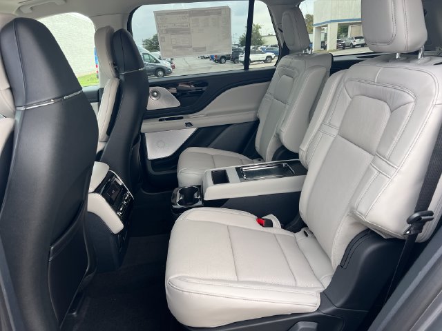 New 2027 Lincoln Aviator Reserve AWD/4WD image 16