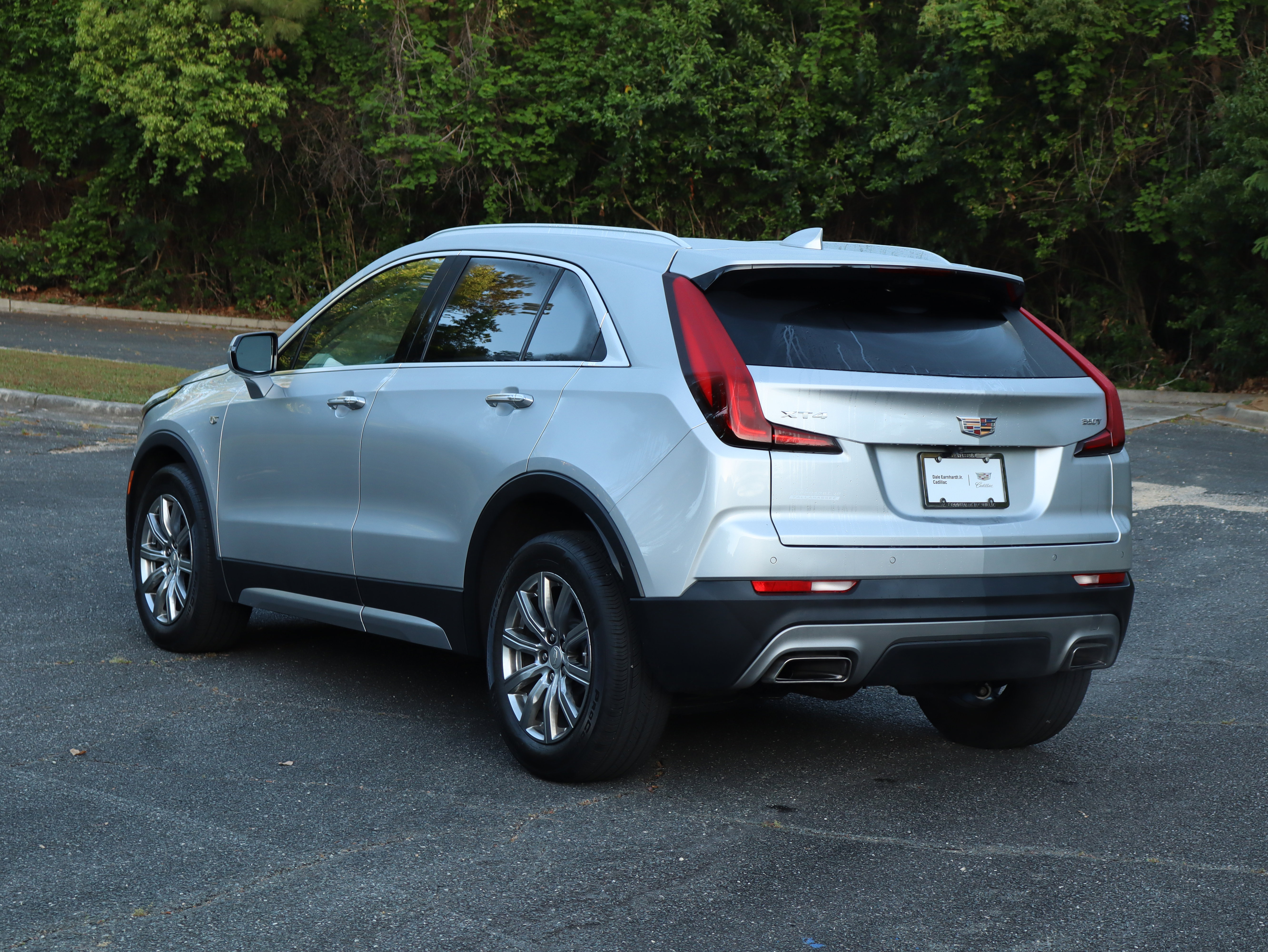 Used 2022 Cadillac XT4 Premium Luxury w/ Enhanced Visibility Package image 5