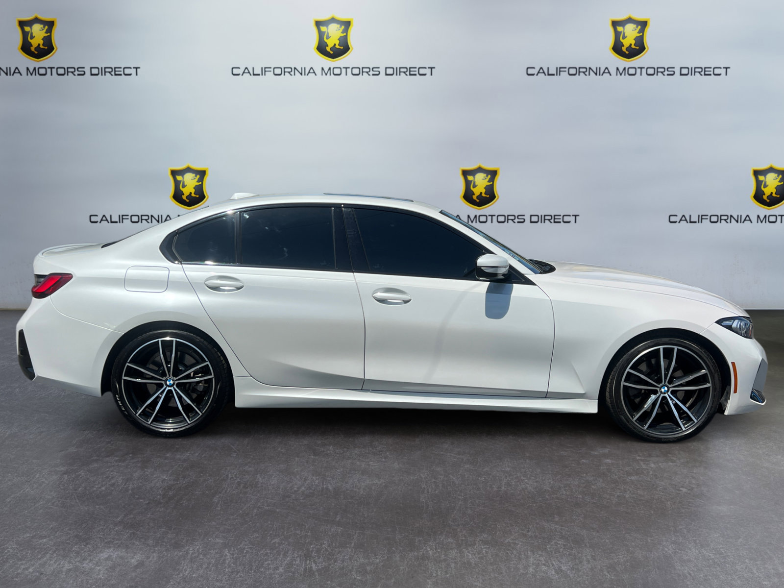 Used 2023 BMW 330i Sedan w/ M Sport Package RWD image 6