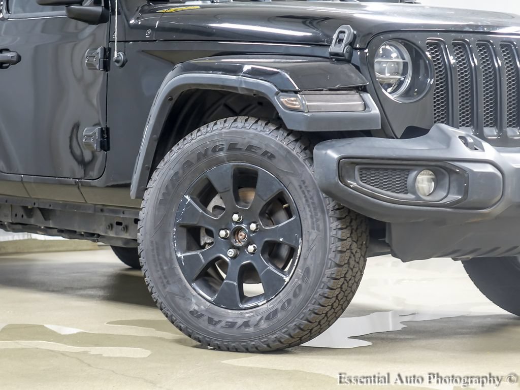 Used 2018 Jeep Wrangler Unlimited Sahara AWD/4WD image 4