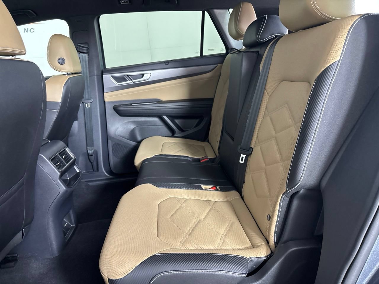 Used 2025 Volkswagen Atlas Cross Sport SE FWD image 21