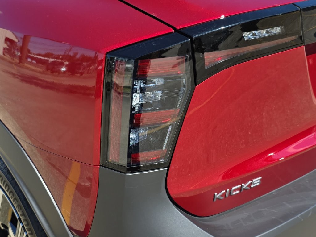 Used 2025 Nissan Kicks SV FWD image 34