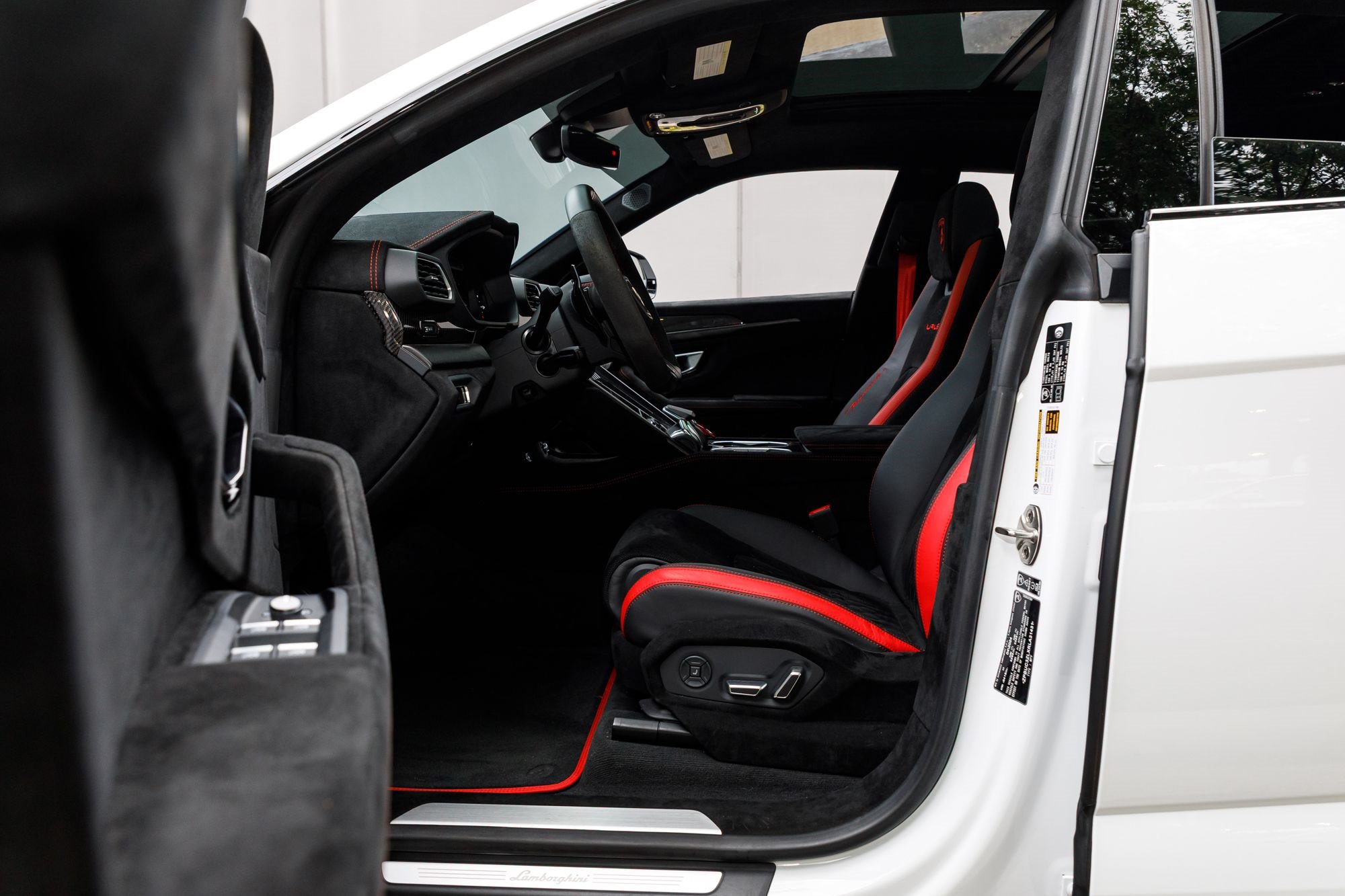 Used 2024 Lamborghini Urus Performante AWD/4WD image 25