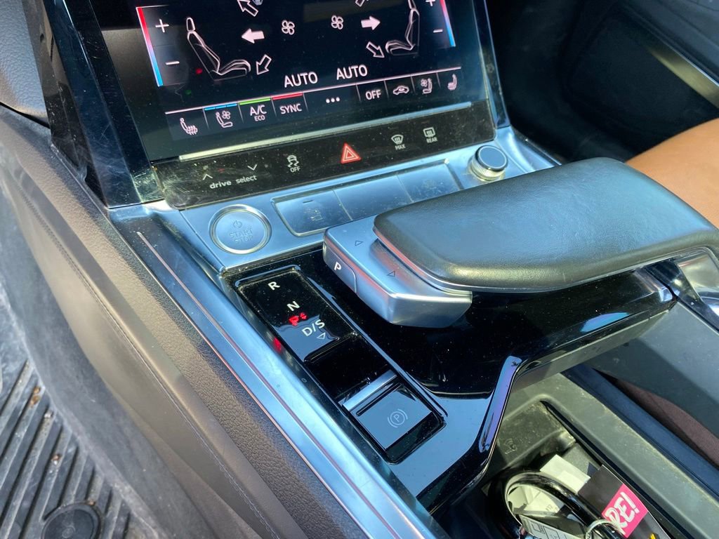 Used 2019 Audi e-tron Prestige w/ Prestige Package AWD/4WD image 20