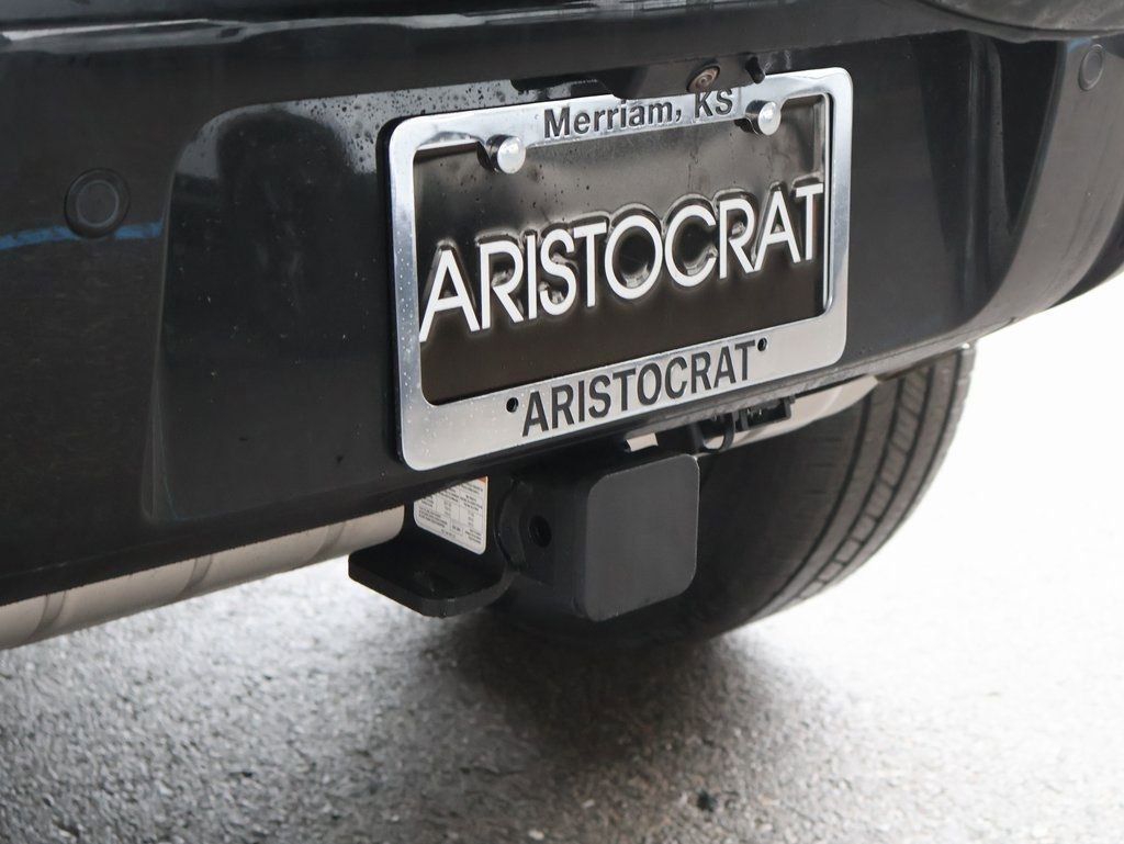 New 2025 Land Rover Defender 90 X-Dynamic SE image 8