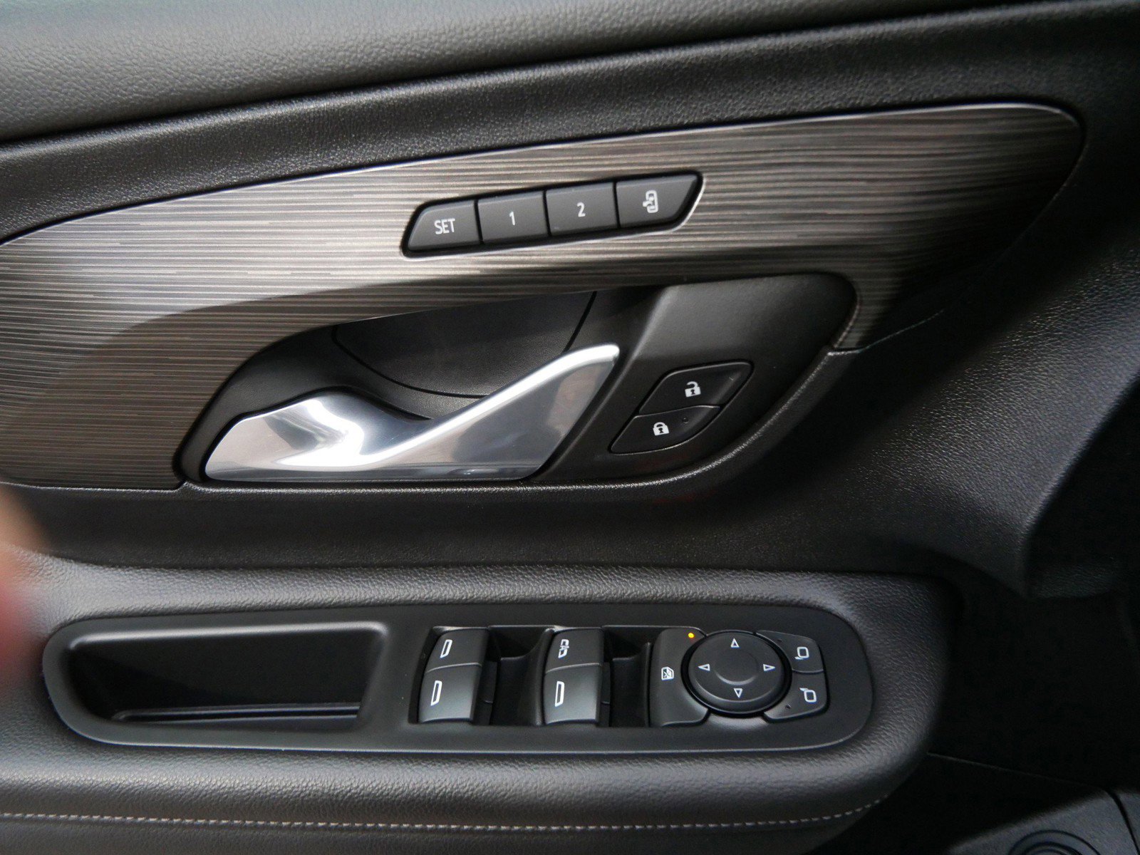 Used 2022 GMC Terrain SLT w/ Infotainment Package II image 17