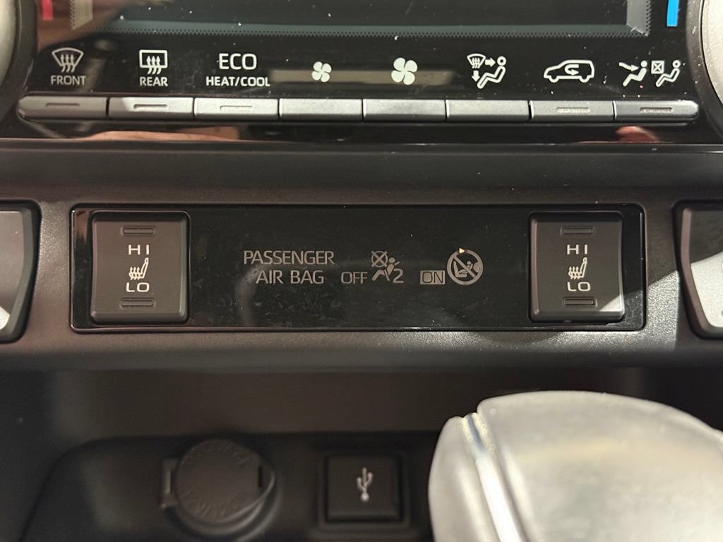 Used 2022 Toyota RAV4 XLE Premium AWD/4WD image 30