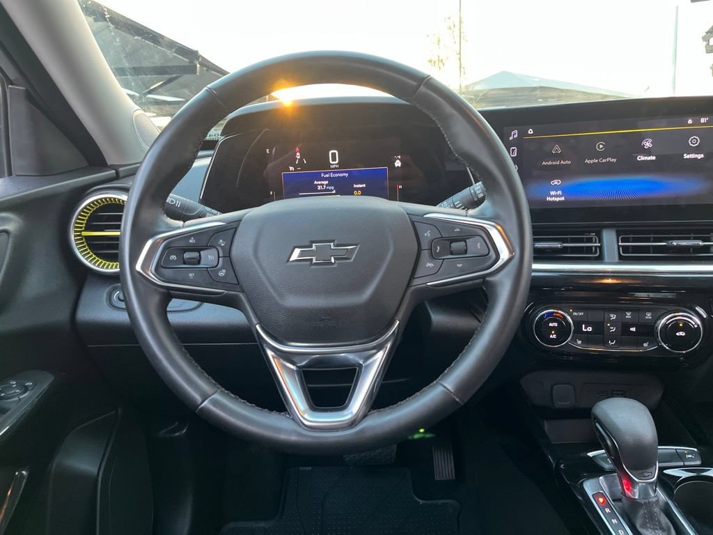 Used 2025 Chevrolet Trax ACTIV FWD image 16