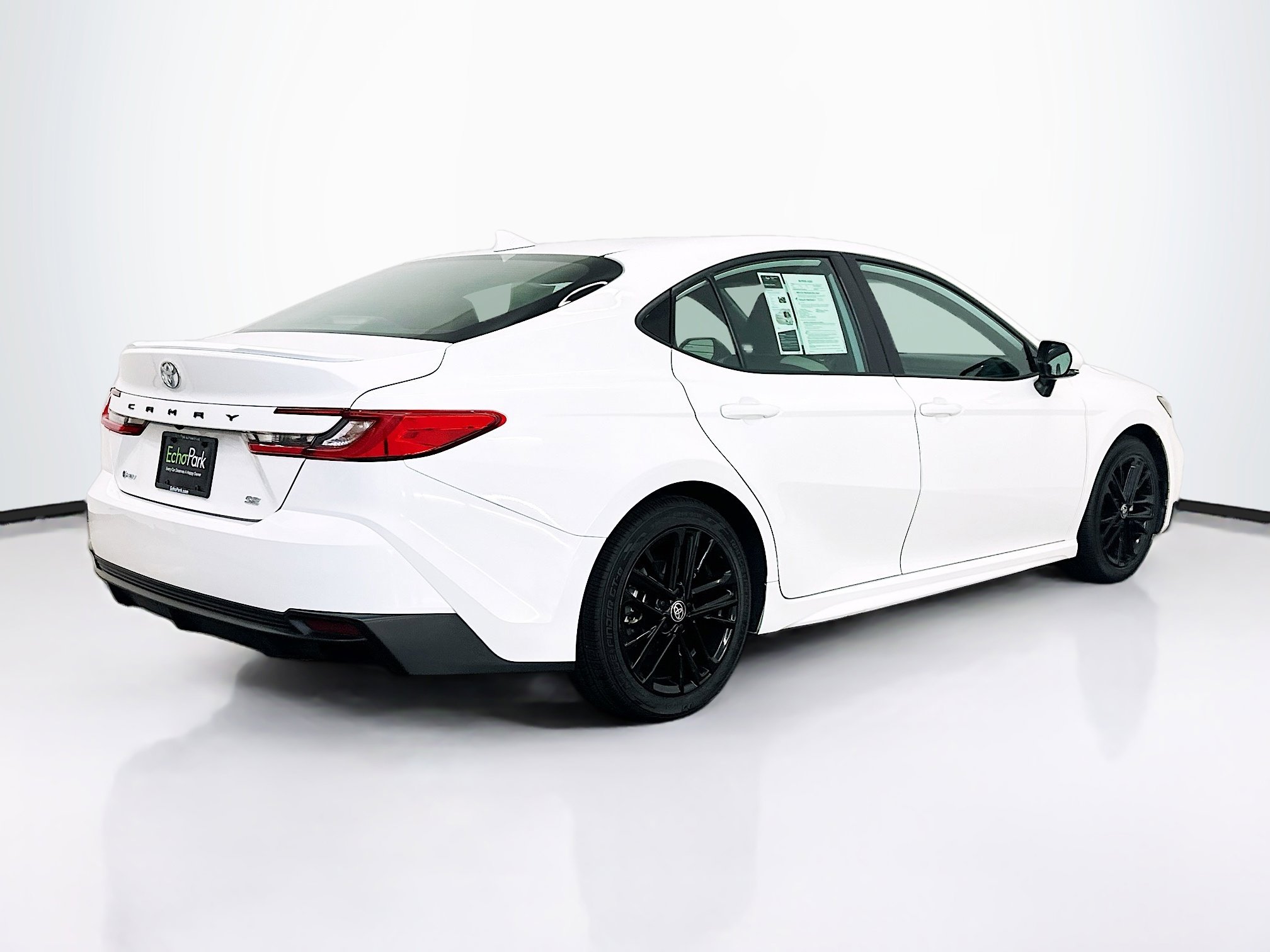 Used 2025 Toyota Camry SE image 9