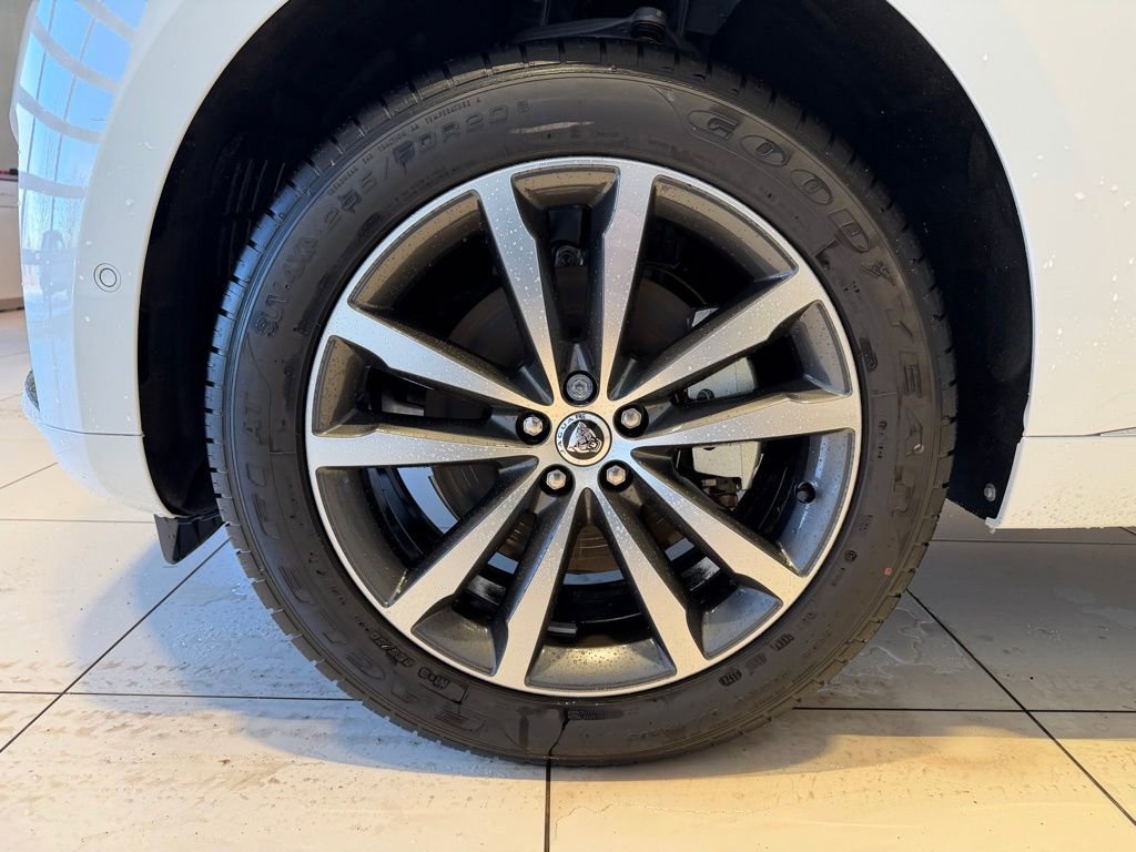 New 2025 Jaguar F-PACE R-Dynamic S image 10