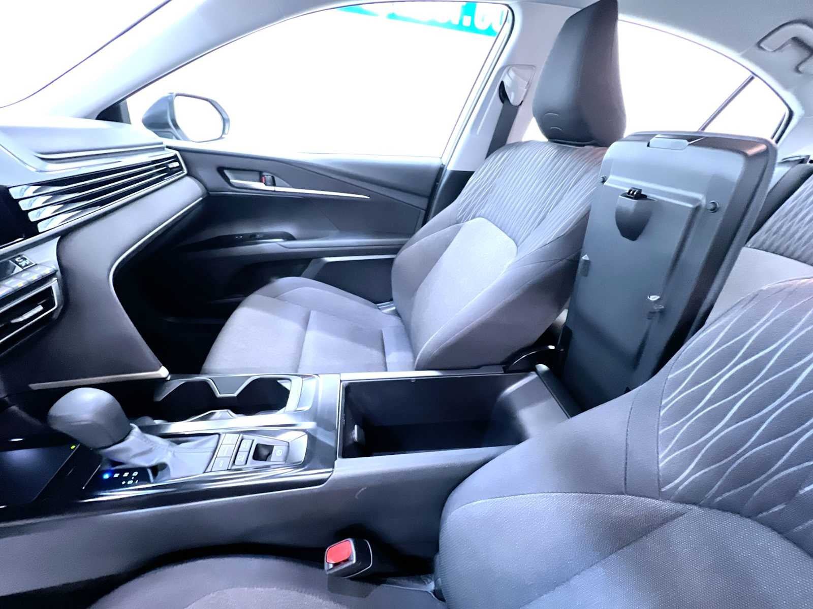 Used 2025 Toyota Camry LE FWD image 28