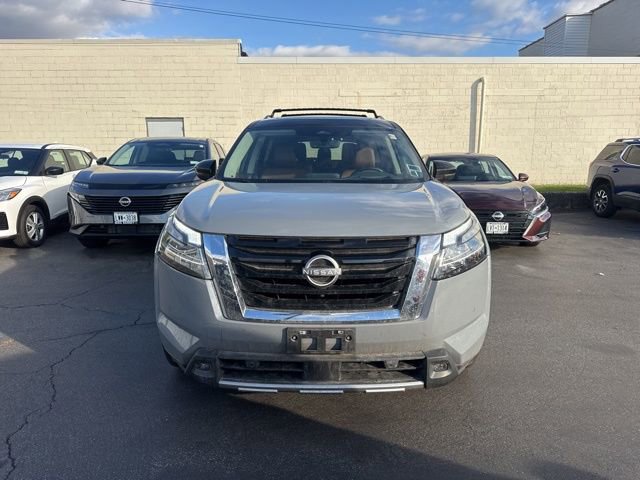 Used 2023 Nissan Pathfinder Platinum image 7