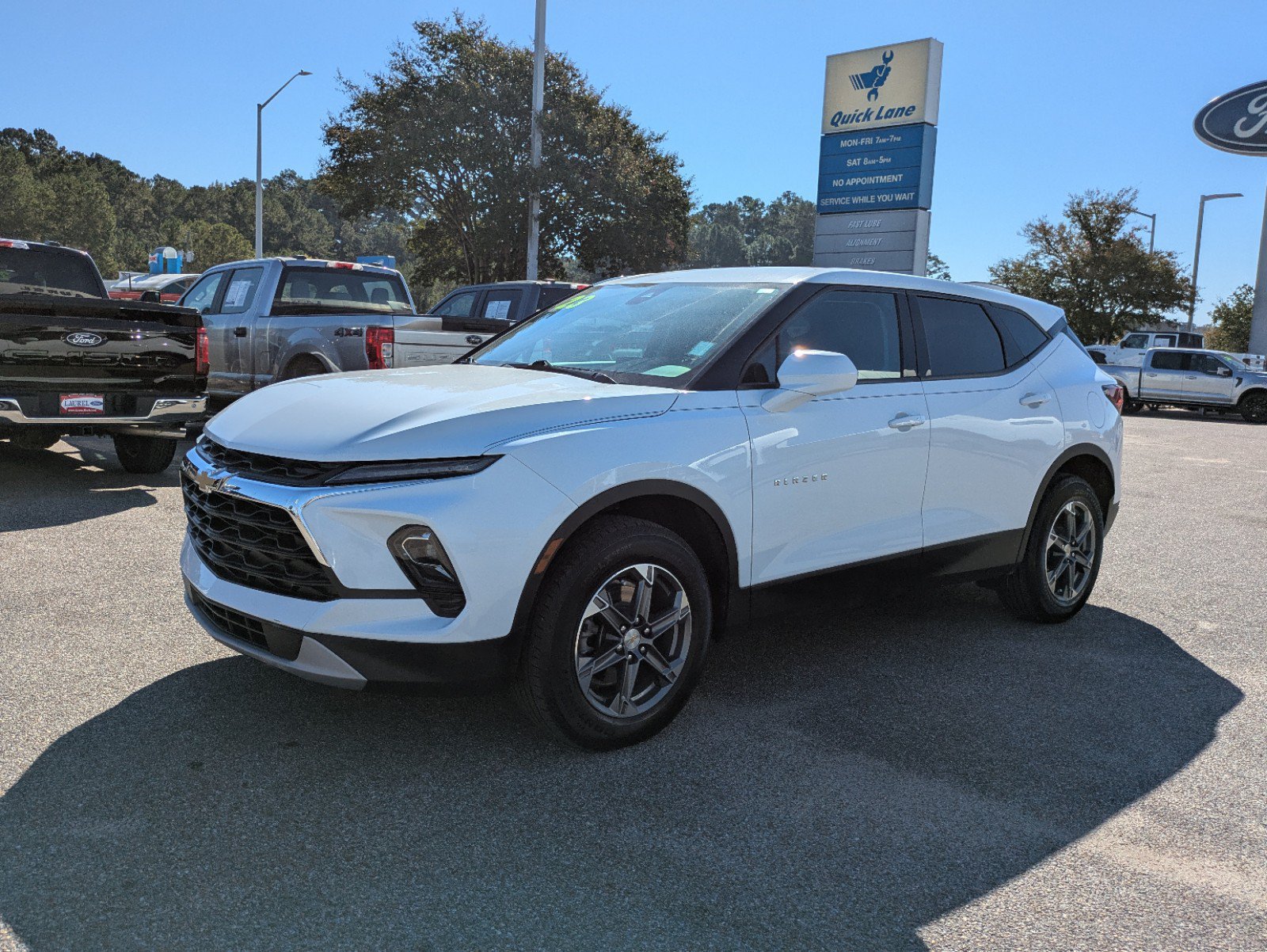 Used 2023 Chevrolet Blazer LT FWD image 3