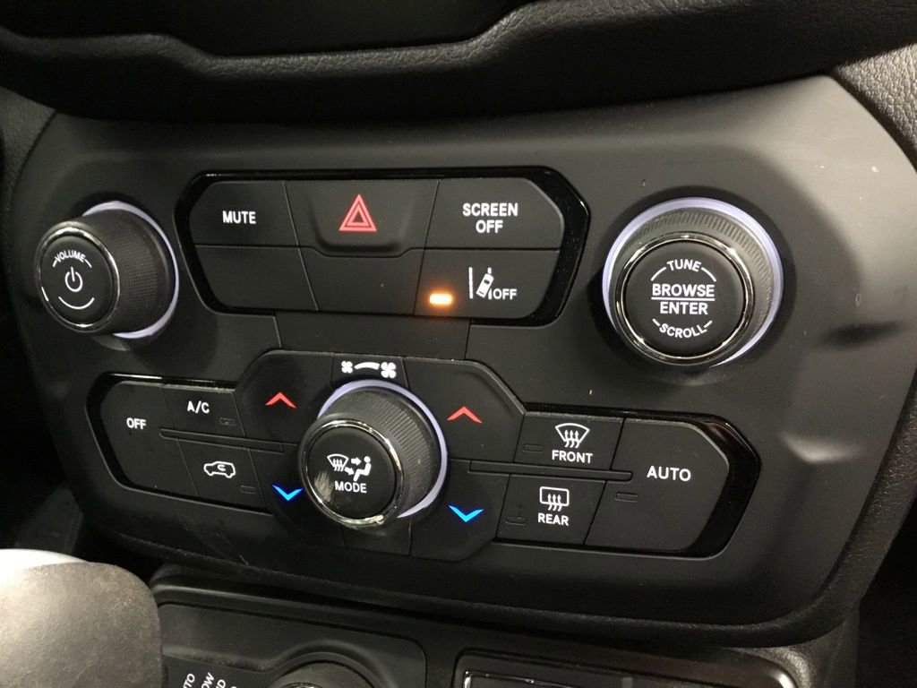 Used 2022 Jeep Renegade Latitude w/ Convenience Group AWD/4WD image 28