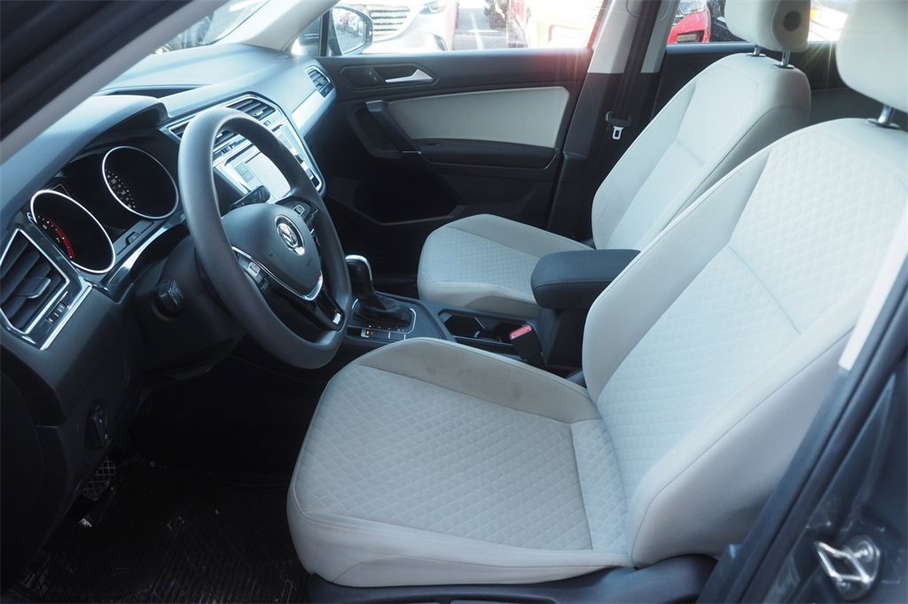 Used 2020 Volkswagen Tiguan S image 9