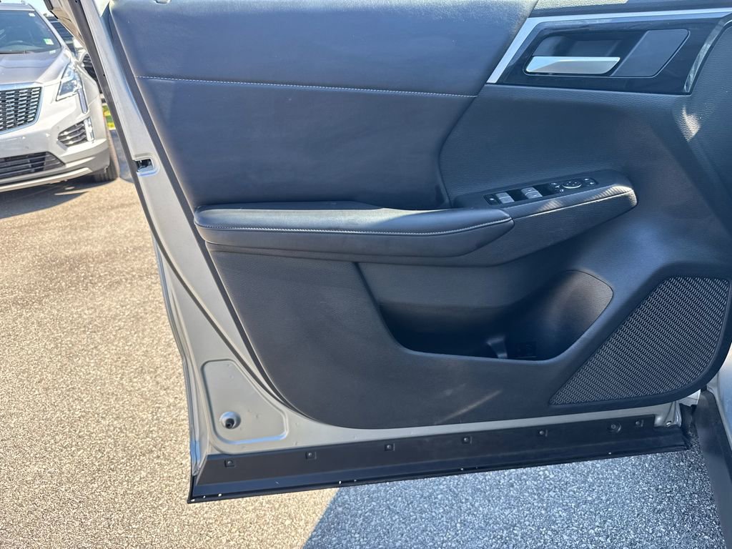 Used 2024 Mitsubishi Outlander SE image 11