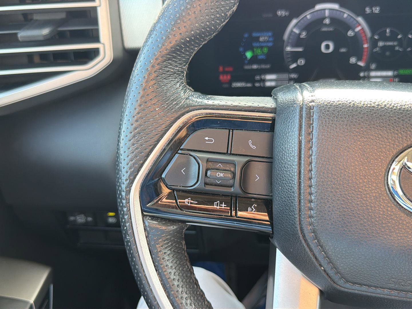 Used 2024 Toyota Tundra Limited AWD/4WD image 30