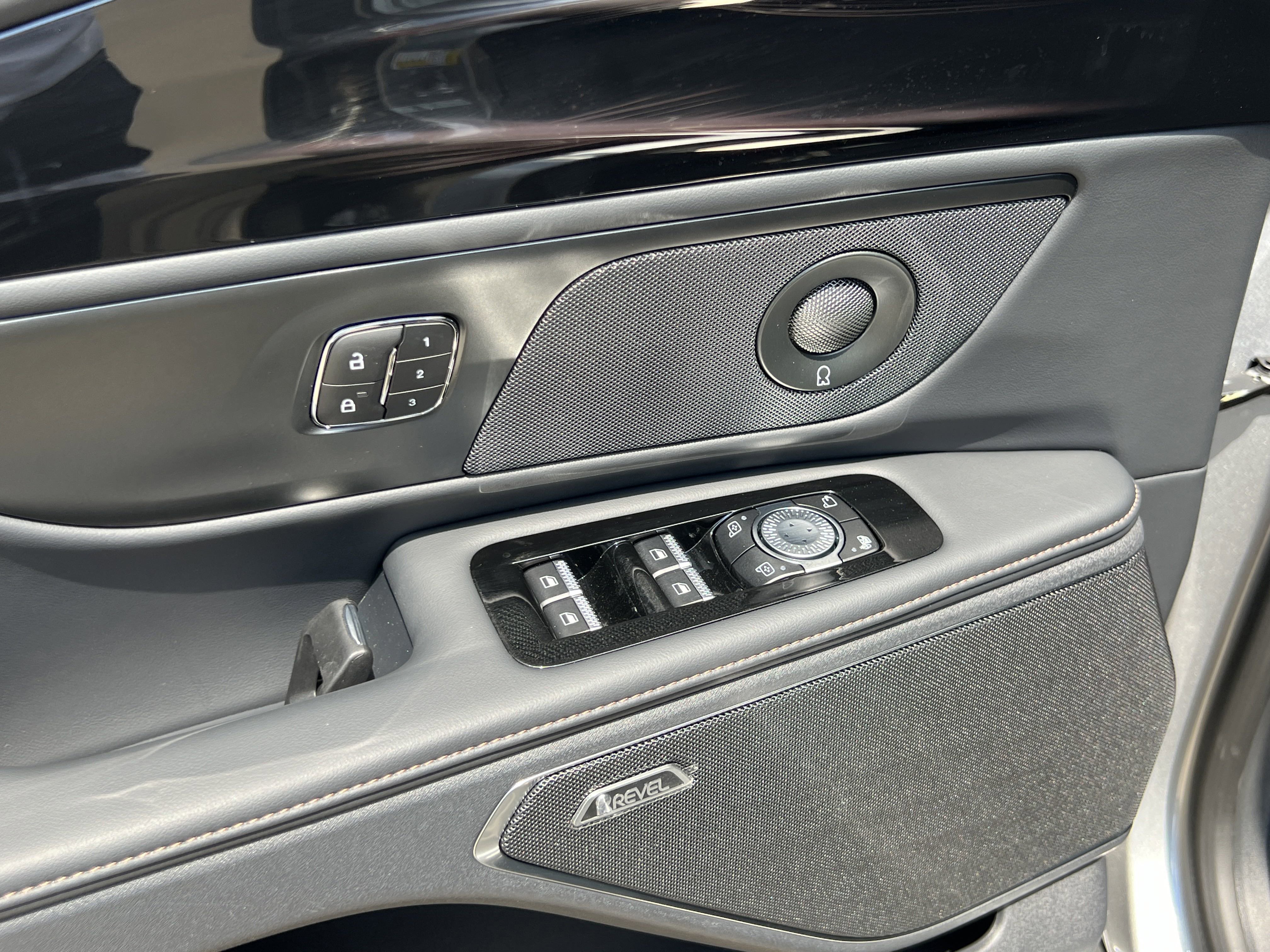 New 2025 Lincoln Nautilus Reserve w/ Jet Appearance Package image 24