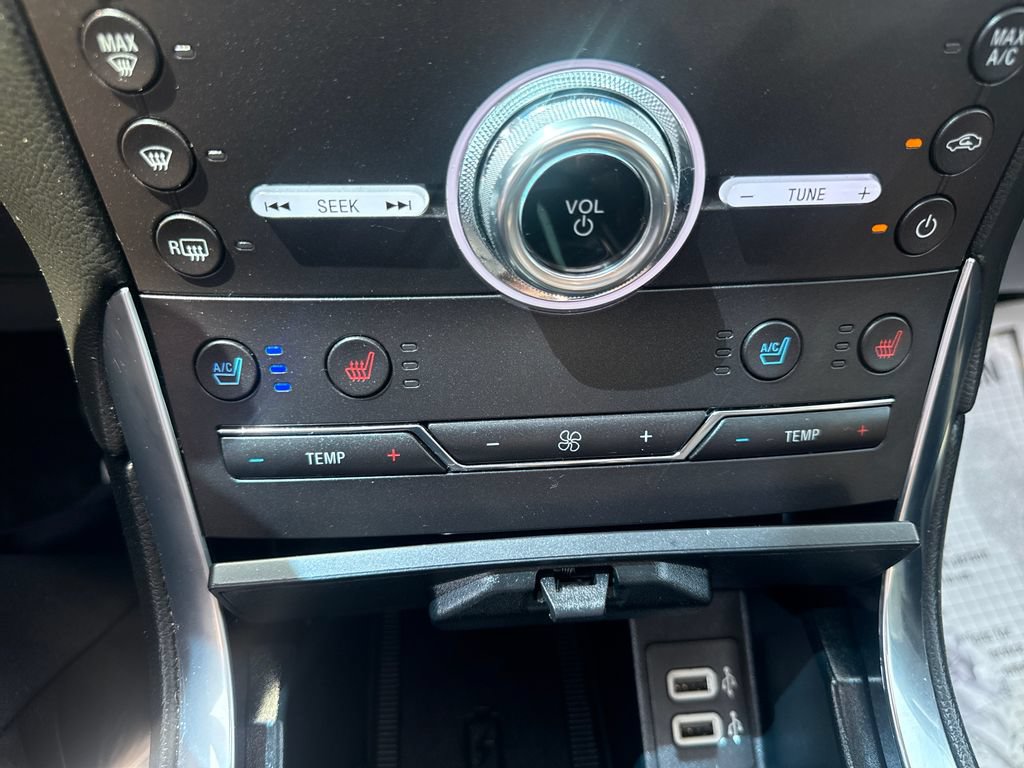 Used 2019 Ford Edge Titanium w/ Equipment Group 301A AWD/4WD image 31