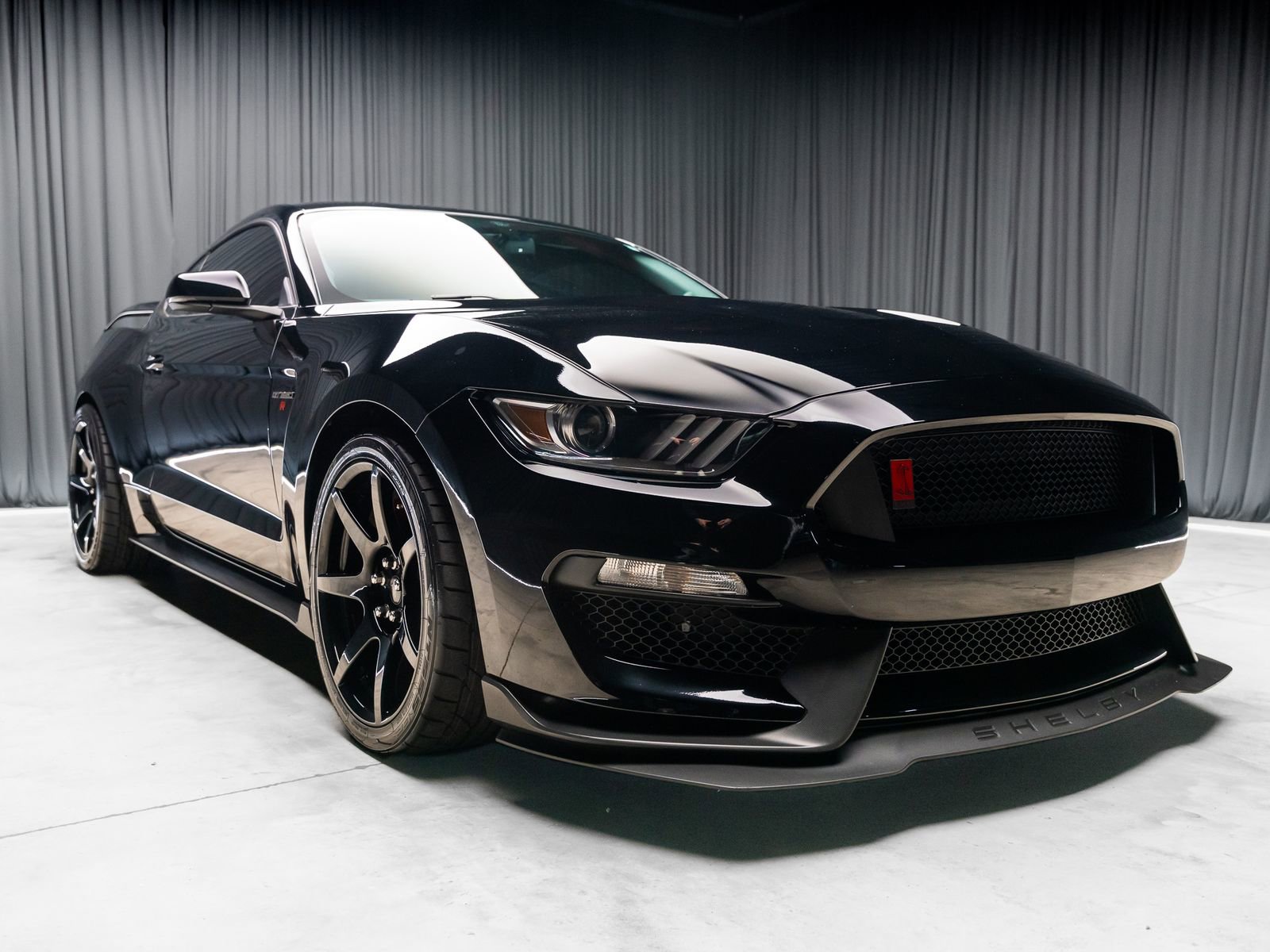 Used 2016 Ford Mustang Shelby GT350R w/ GT350R Equipment Group 920A RWD image 18