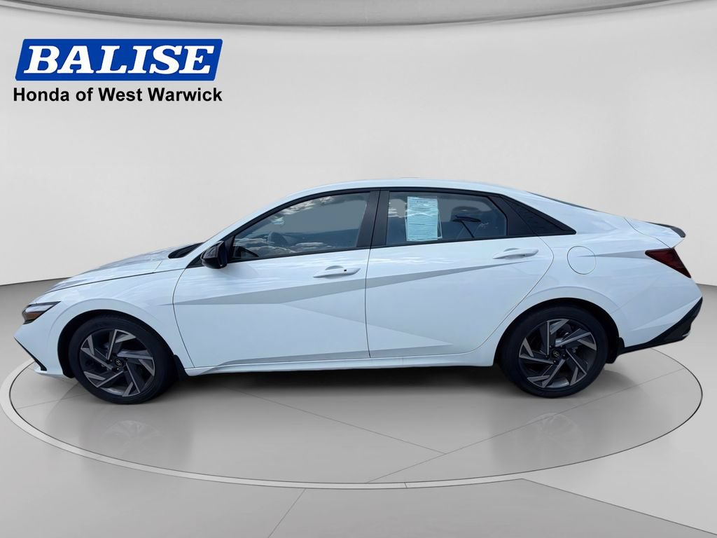 Used 2025 Hyundai Elantra Sport FWD image 2