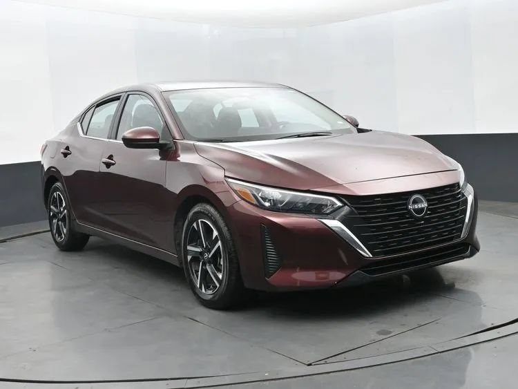 Used 2025 Nissan Sentra SV FWD image 2