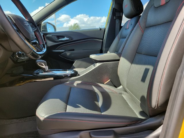 Used 2025 Chevrolet Trax RS FWD image 21