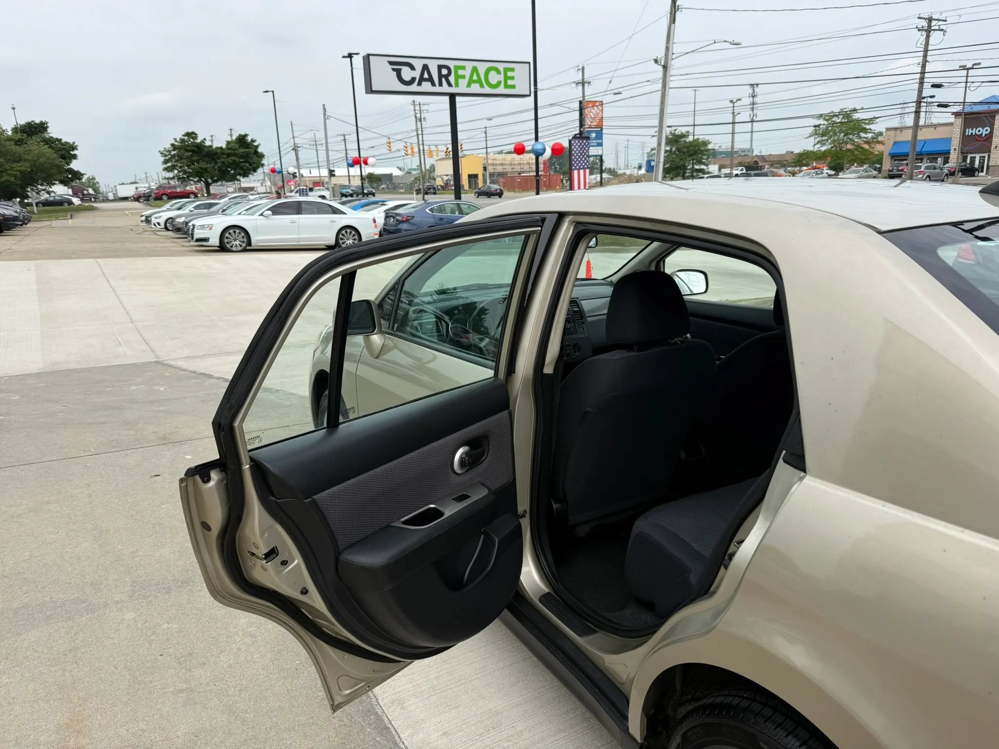 Used 2009 Nissan Versa Sedan w/ Convenience Pkg FWD image 19